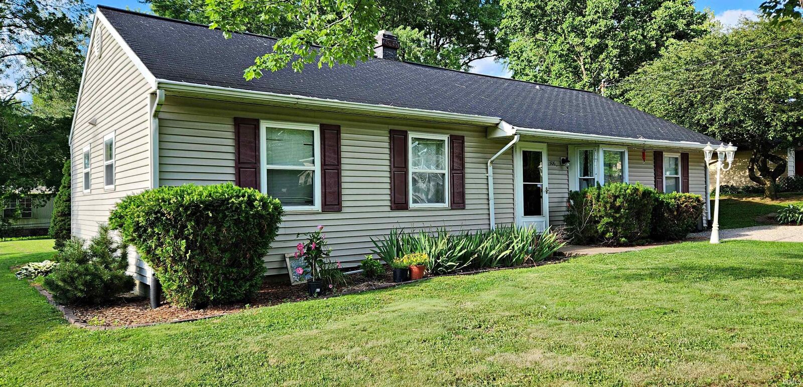 Property Photo:  306 SE 1st Street  IN 47553 