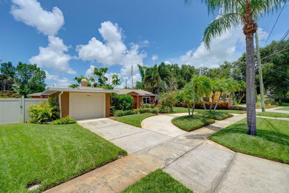 Property Photo:  750 Cordova Boulevard NE  FL 33704 