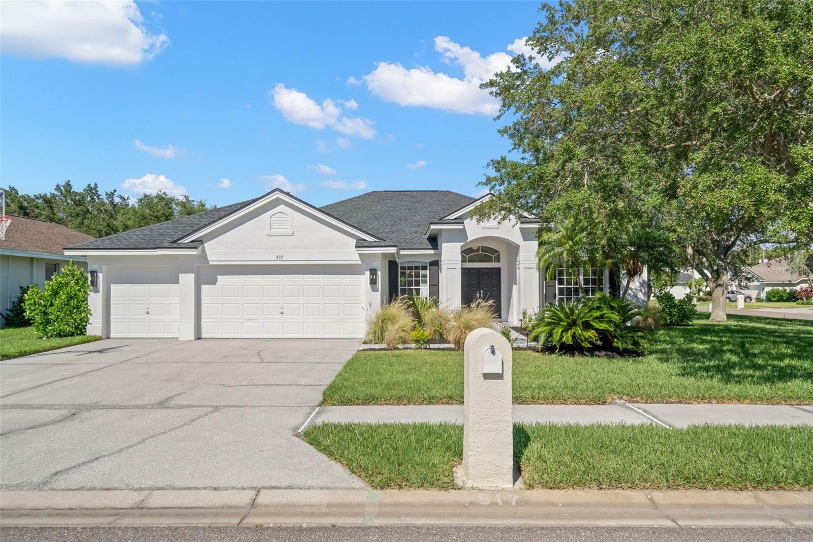 Property Photo:  517 Lakewood Drive  FL 34677 