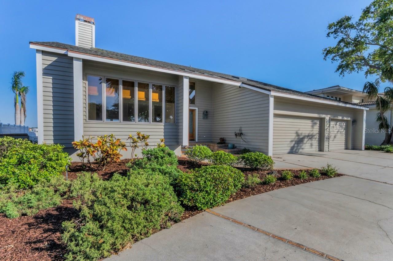 Property Photo: 526 Belle Isle Avenue FL 33786