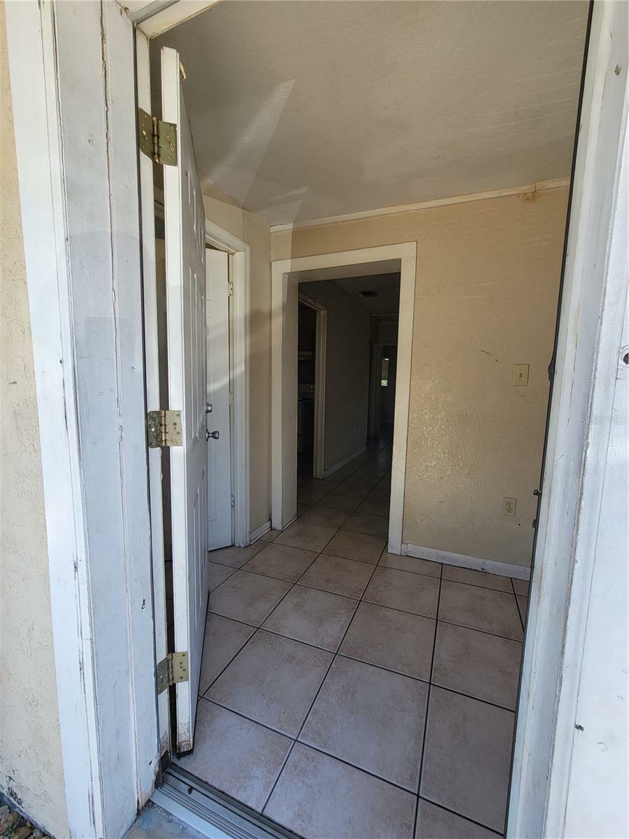 Property Photo: 4407 N 41st St FL 33610