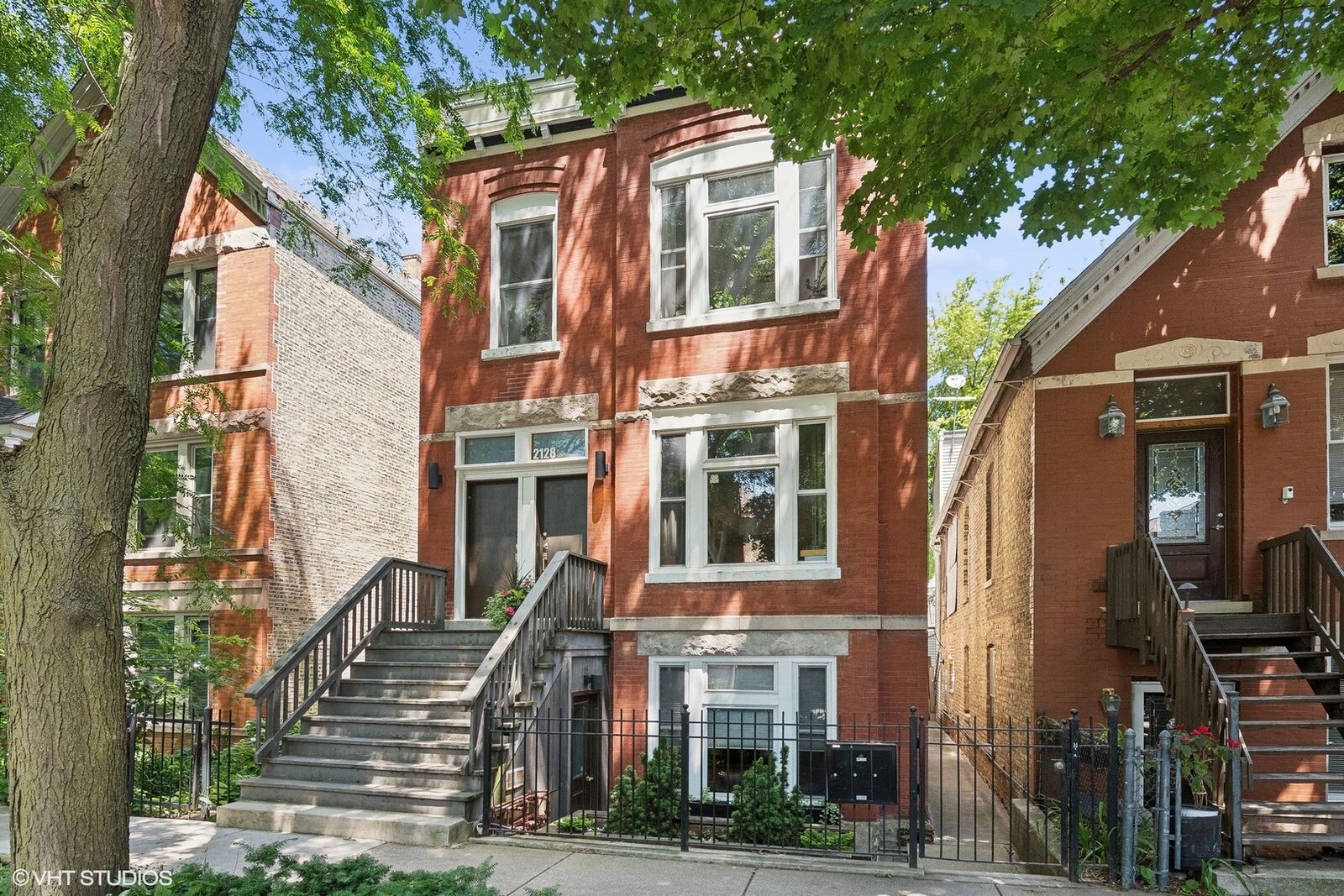 Property Photo: 2128 W Moffat Street 1 IL 60647