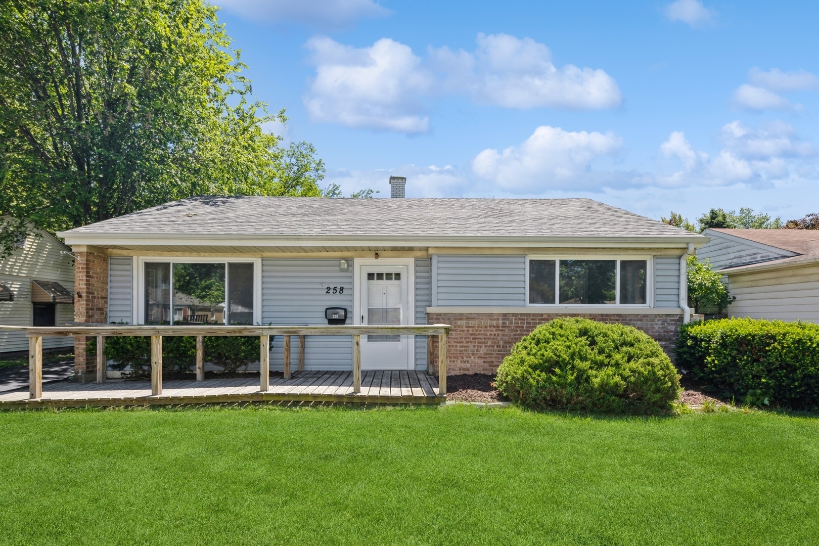 Property Photo:  258 Minocqua Street  IL 60466 