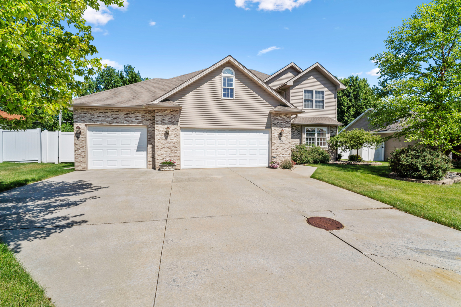 Property Photo: 528 Turnberry Drive IL 60914