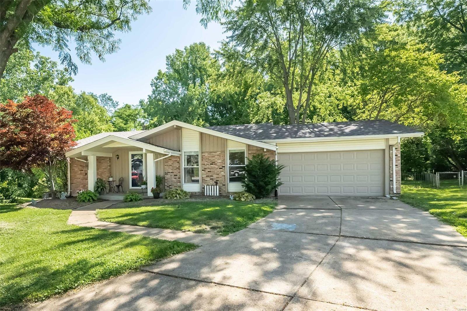Property Photo:  4 Thornway Court  MO 63376 