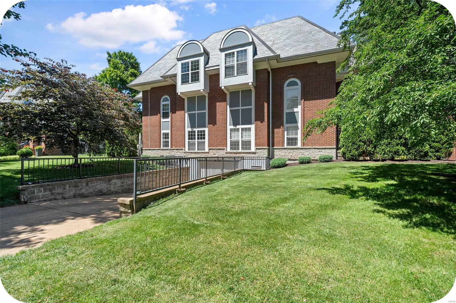 4225 W Pine Boulevard 13  St Louis MO 63108 photo