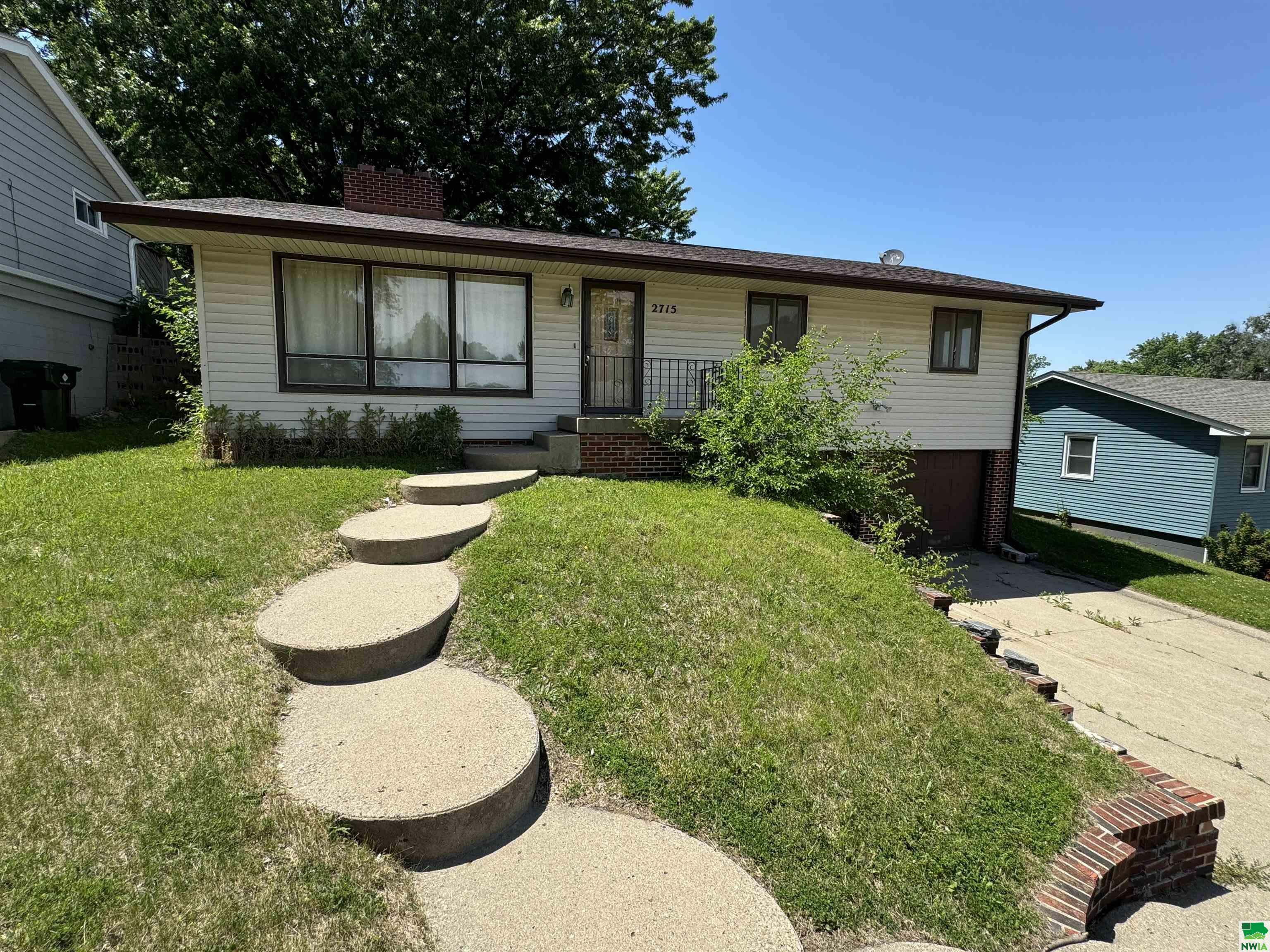 Property Photo:  2715 S Steele St  IA 51106 