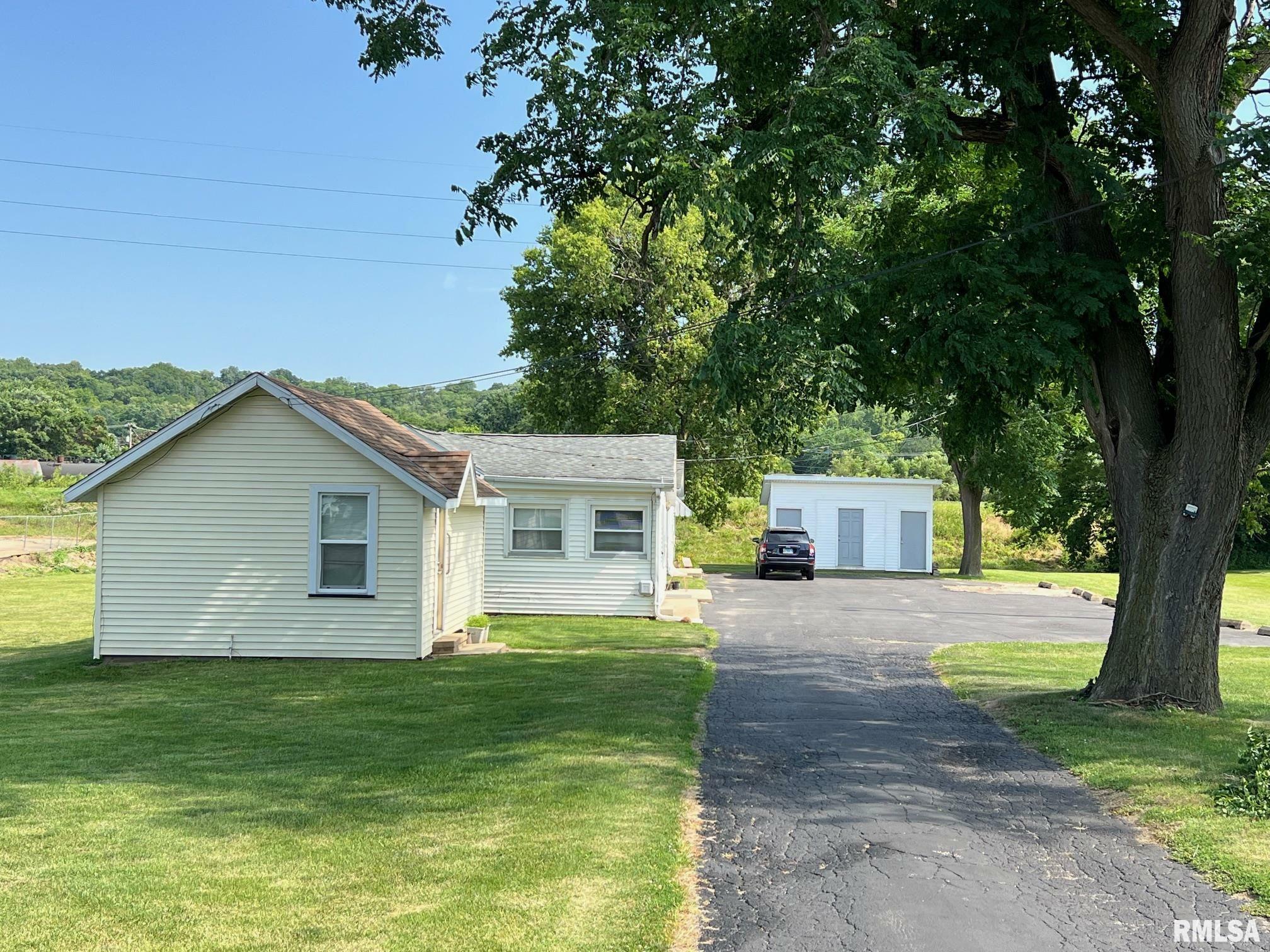 Property Photo:  201 Meadow Avenue  IL 61611 