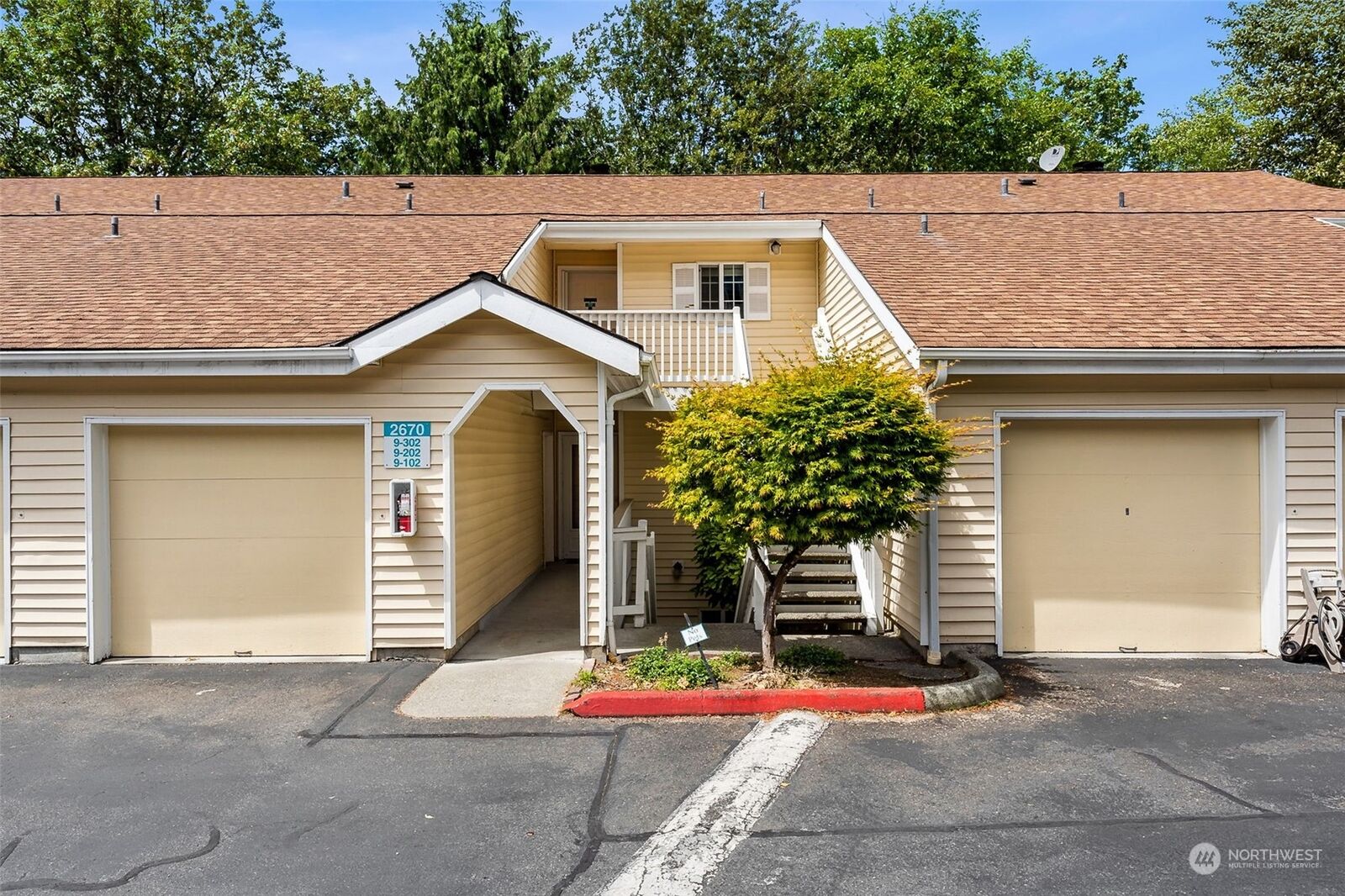 Property Photo: 2670 118th Ave Avenue SE 9-302 WA 98005