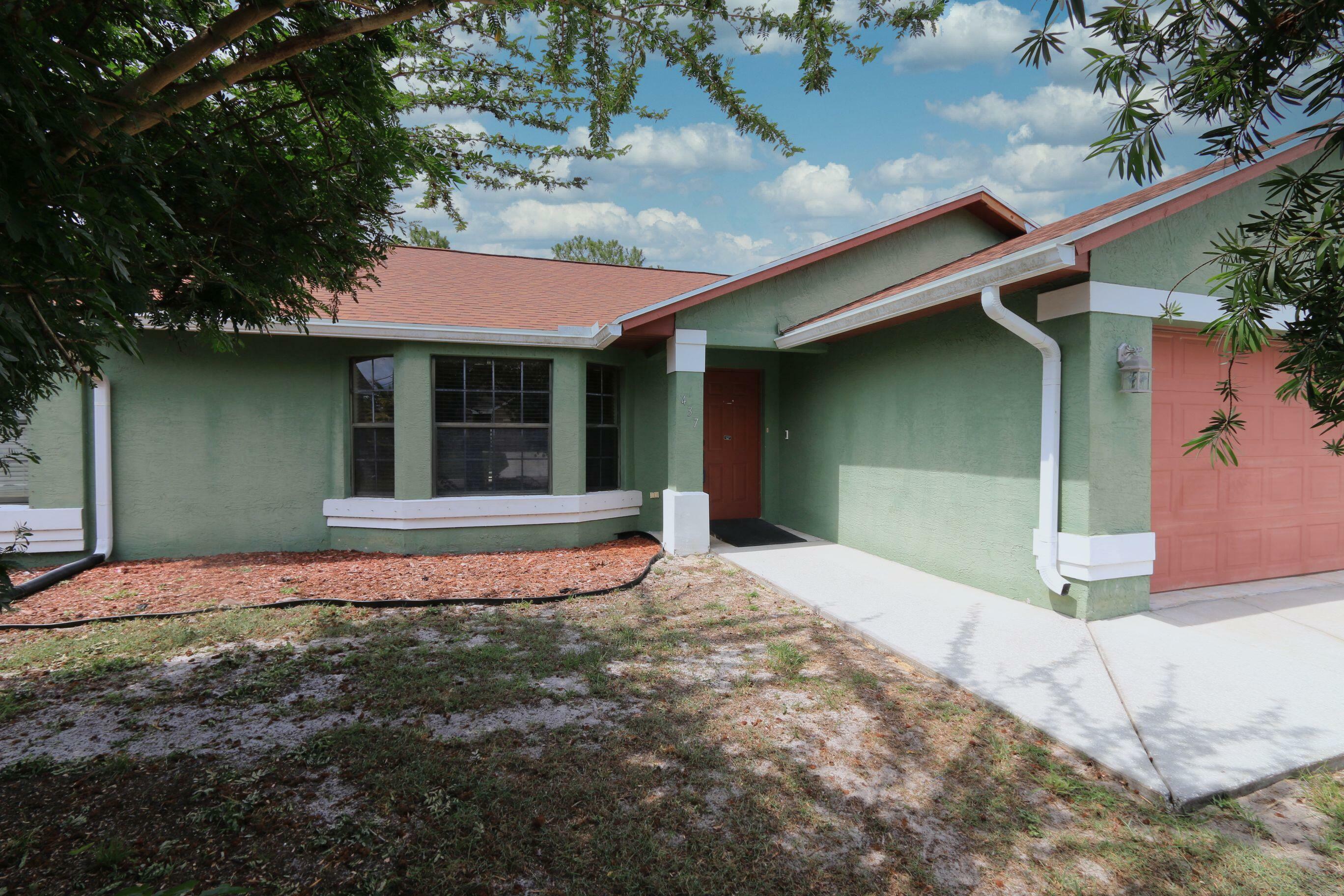 Property Photo: 437 SW Dahled Avenue FL 34953