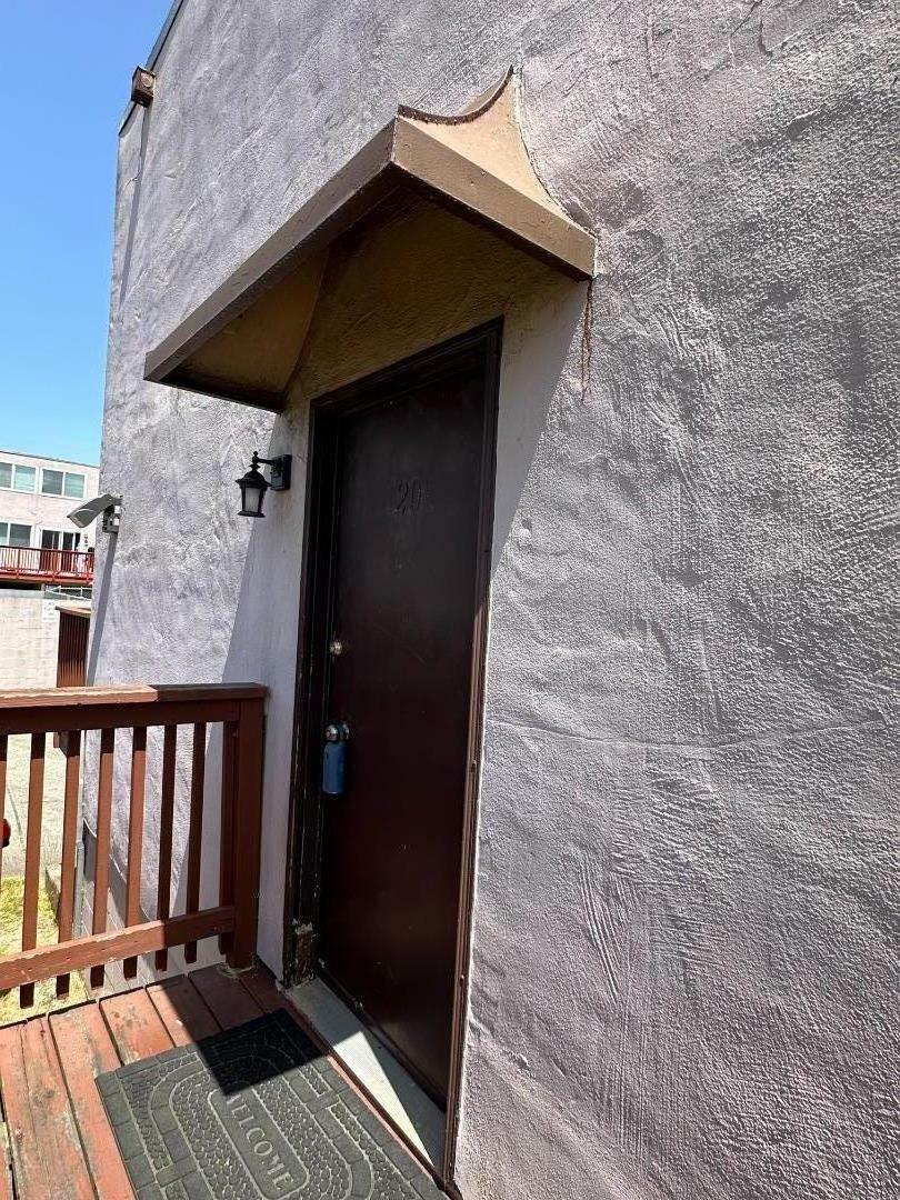 Property Photo:  575 Villa Street 20  CA 94014 