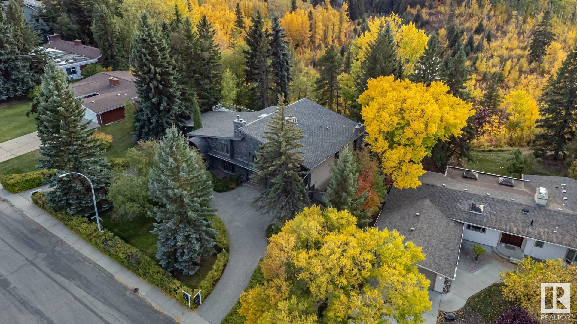 Photo de la propriété:  73 Westbrook Drive NW  AB T6J 2C8 