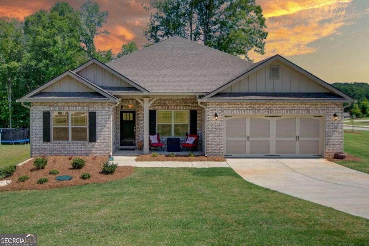 Property Photo: 420 Saddle Crest Court GA 30110