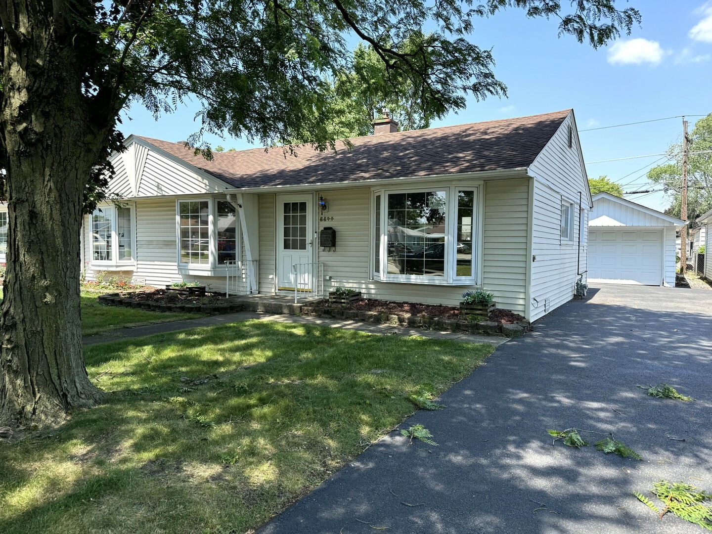 Property Photo:  8844 S Corcoran Road  IL 60456 