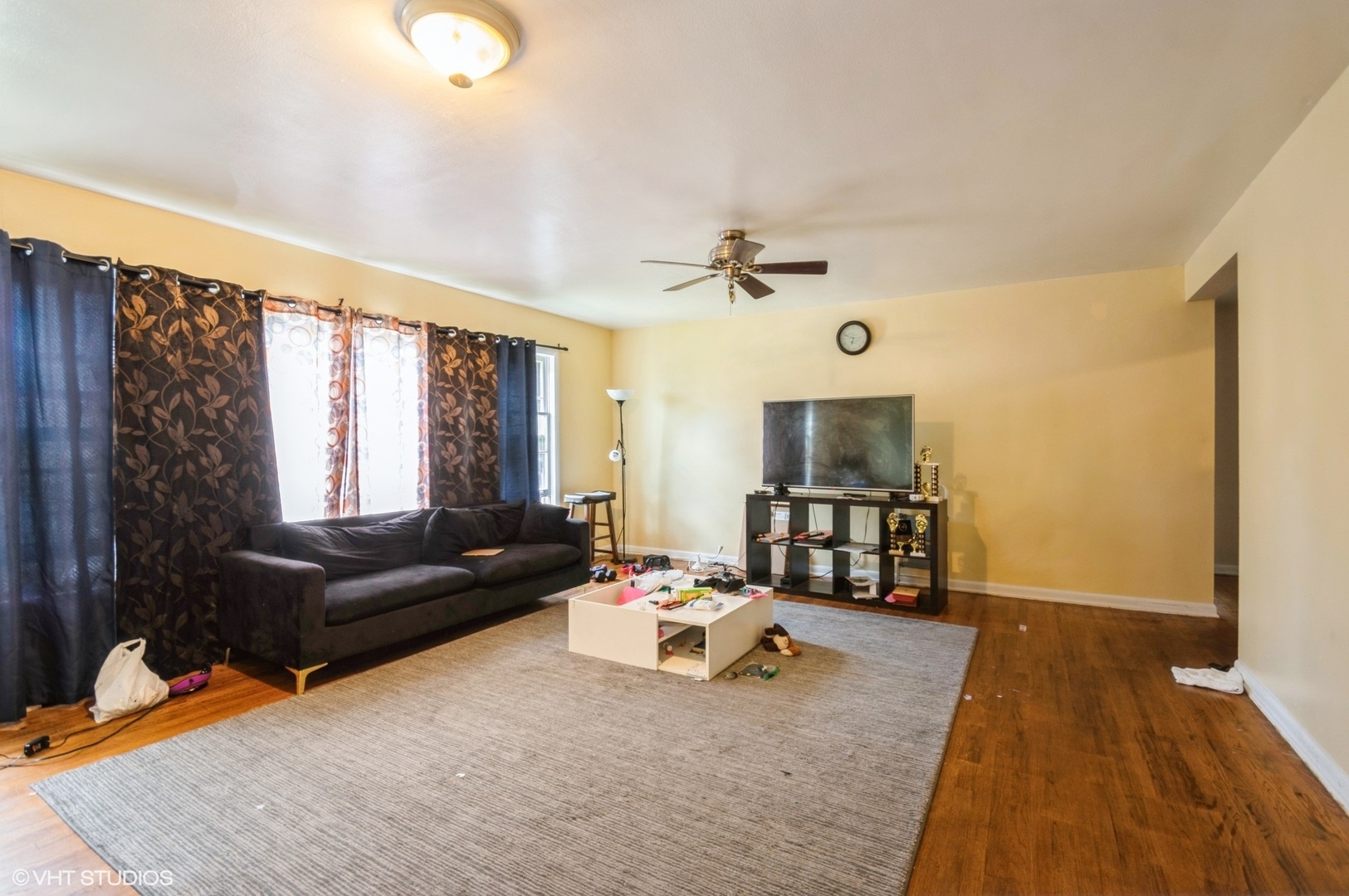 Property Photo:  2000 W Arthur Avenue 1S  IL 60645 