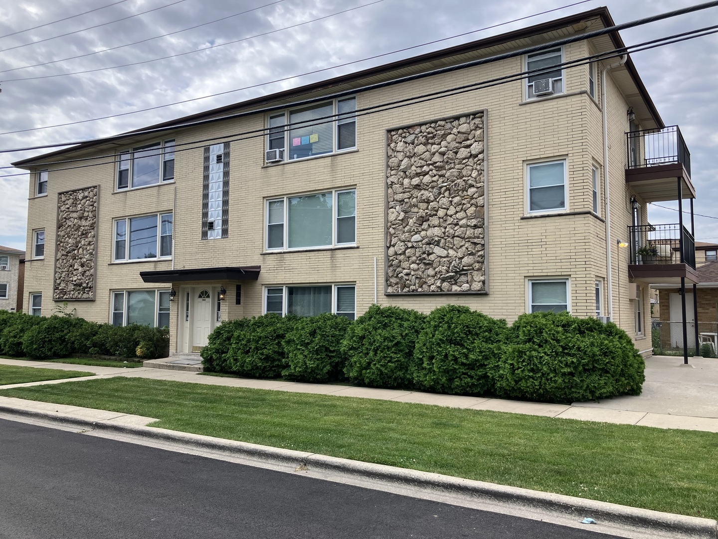 Property Photo:  2450 N 77th Court 3E  IL 60707 