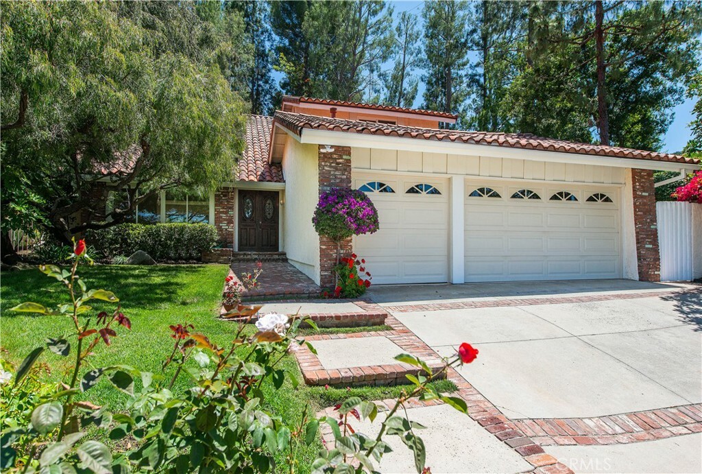 Property Photo:  18116 Deer View Court  CA 91316 