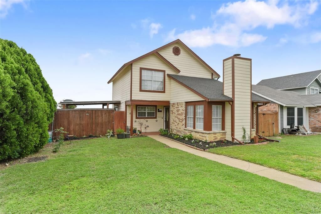 Property Photo: 9901 Lone Eagle Drive TX 76108