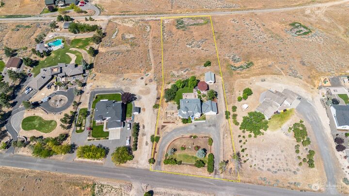 Property Photo:  830  St. Hilaire Road  WA 98901 