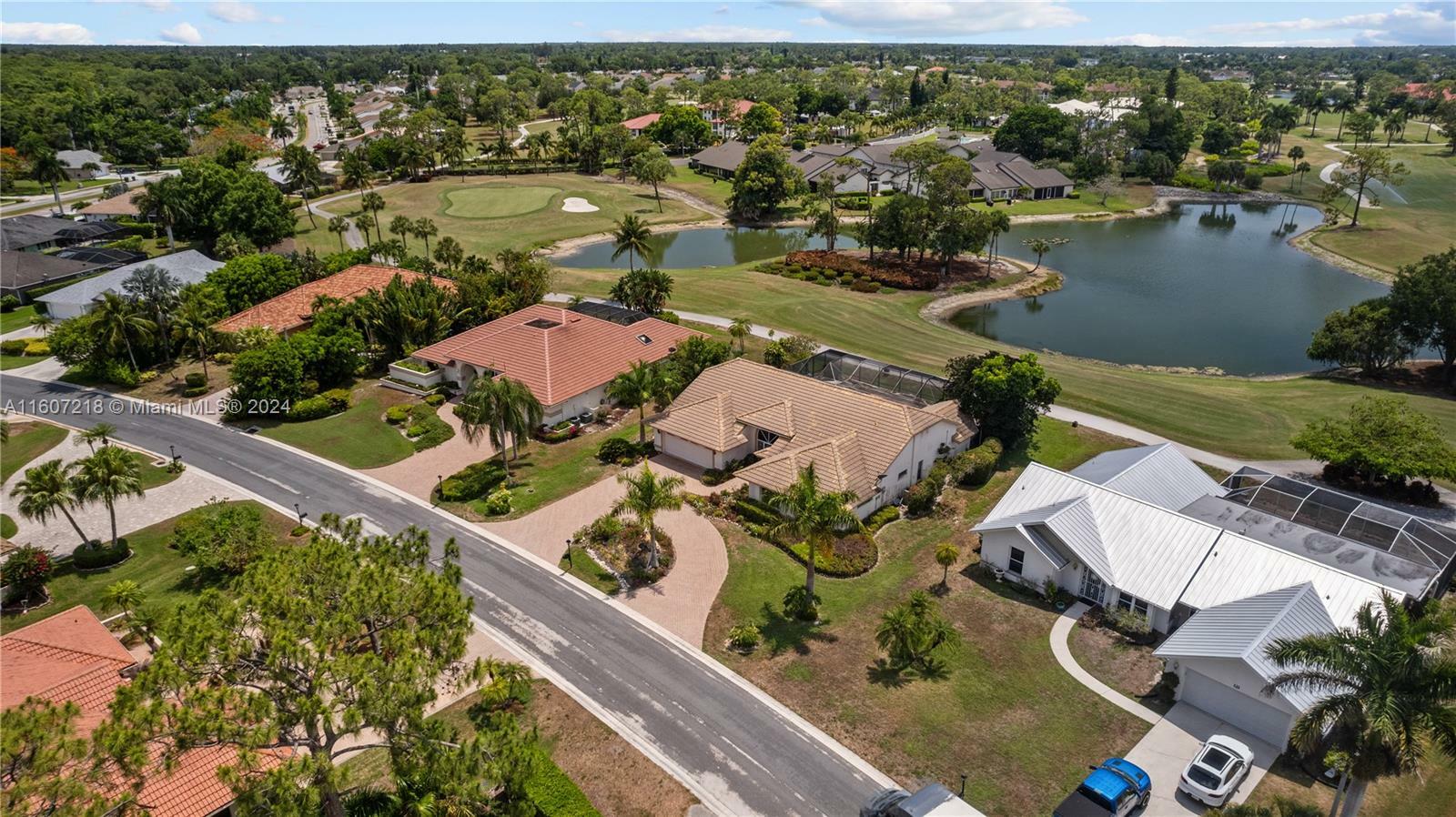 Property Photo:  117 Muirfield Cir  FL 34113 