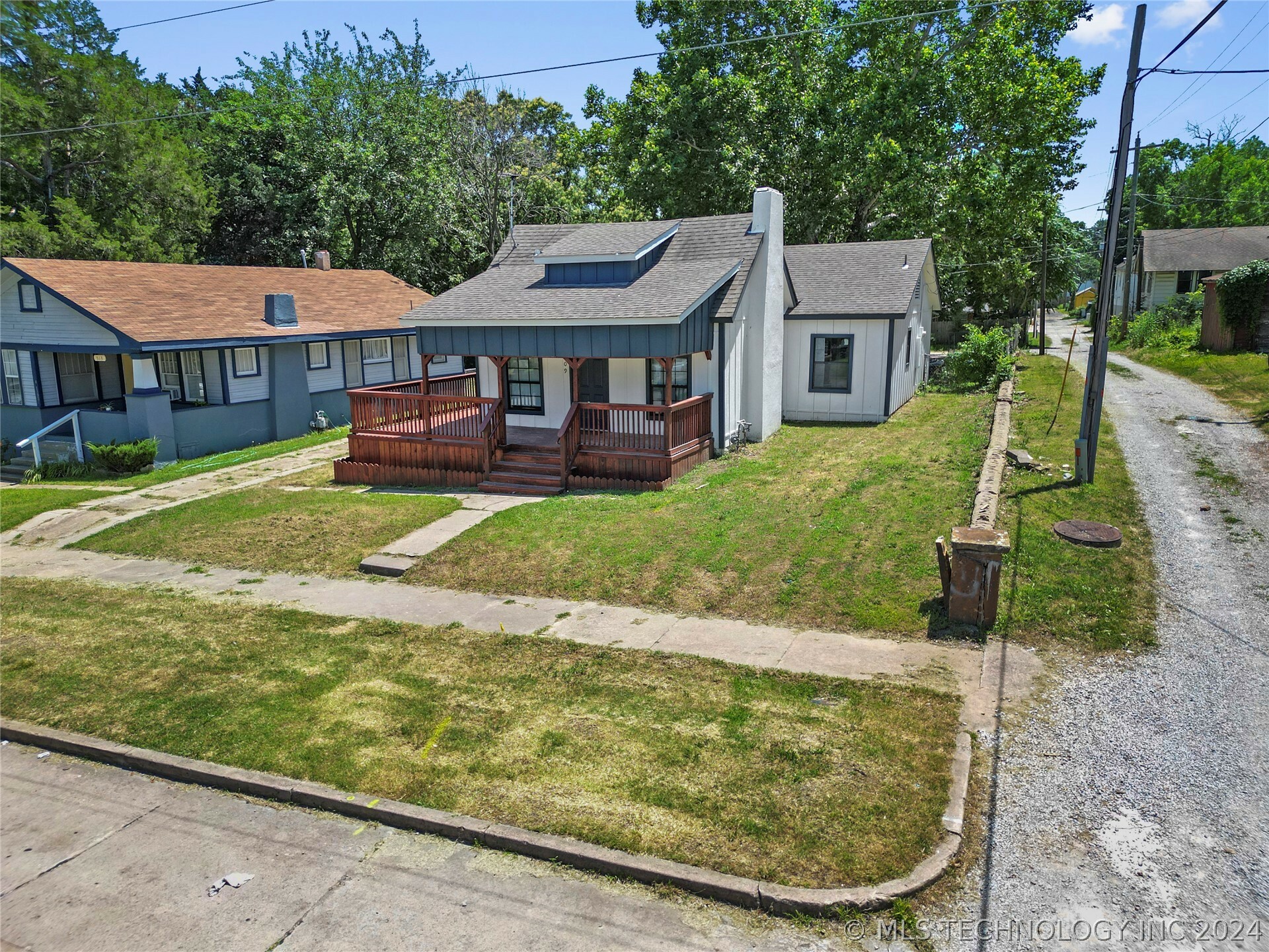 Property Photo:  509 E 12th Street  OK 74003 