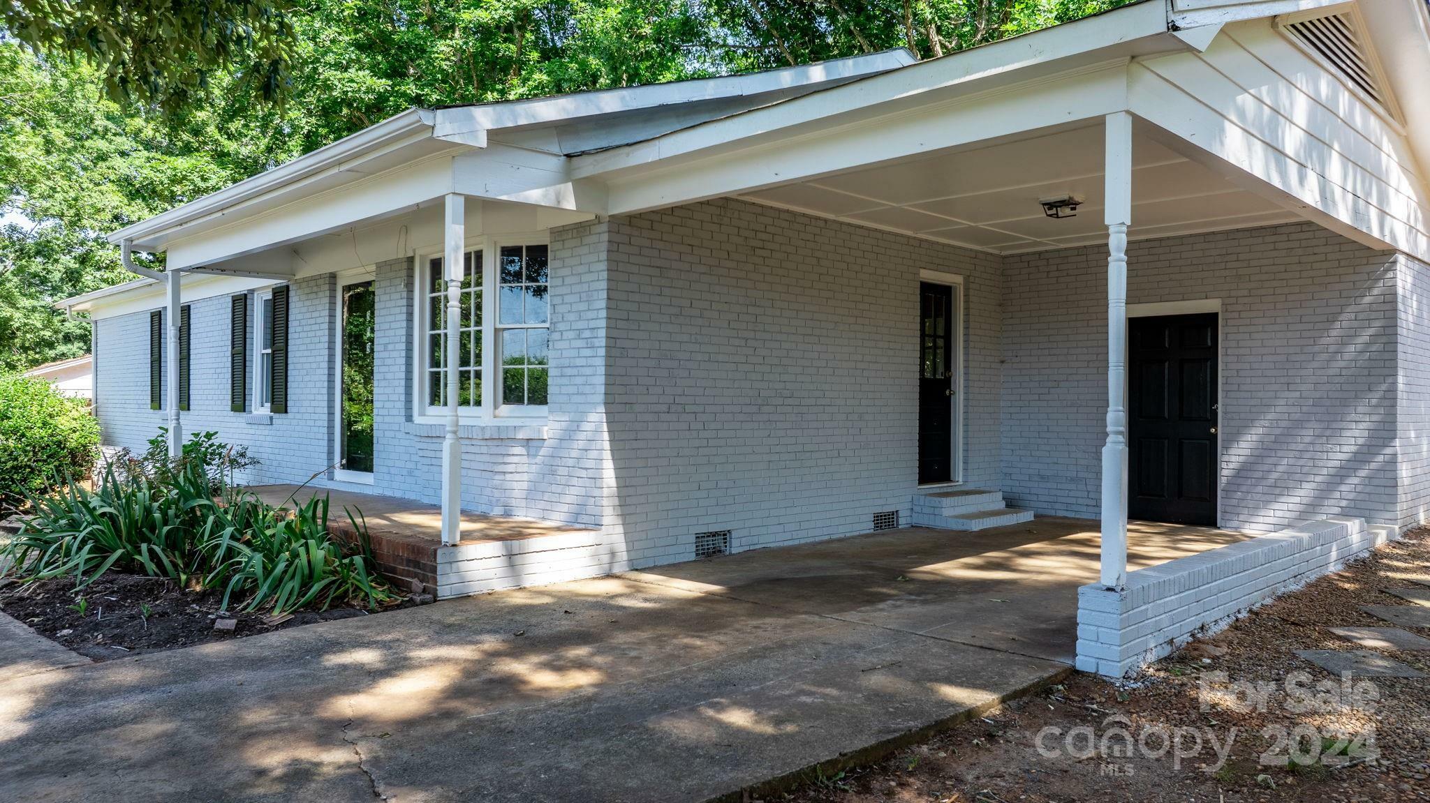 Property Photo:  303 Cedarwood Drive  NC 28152 