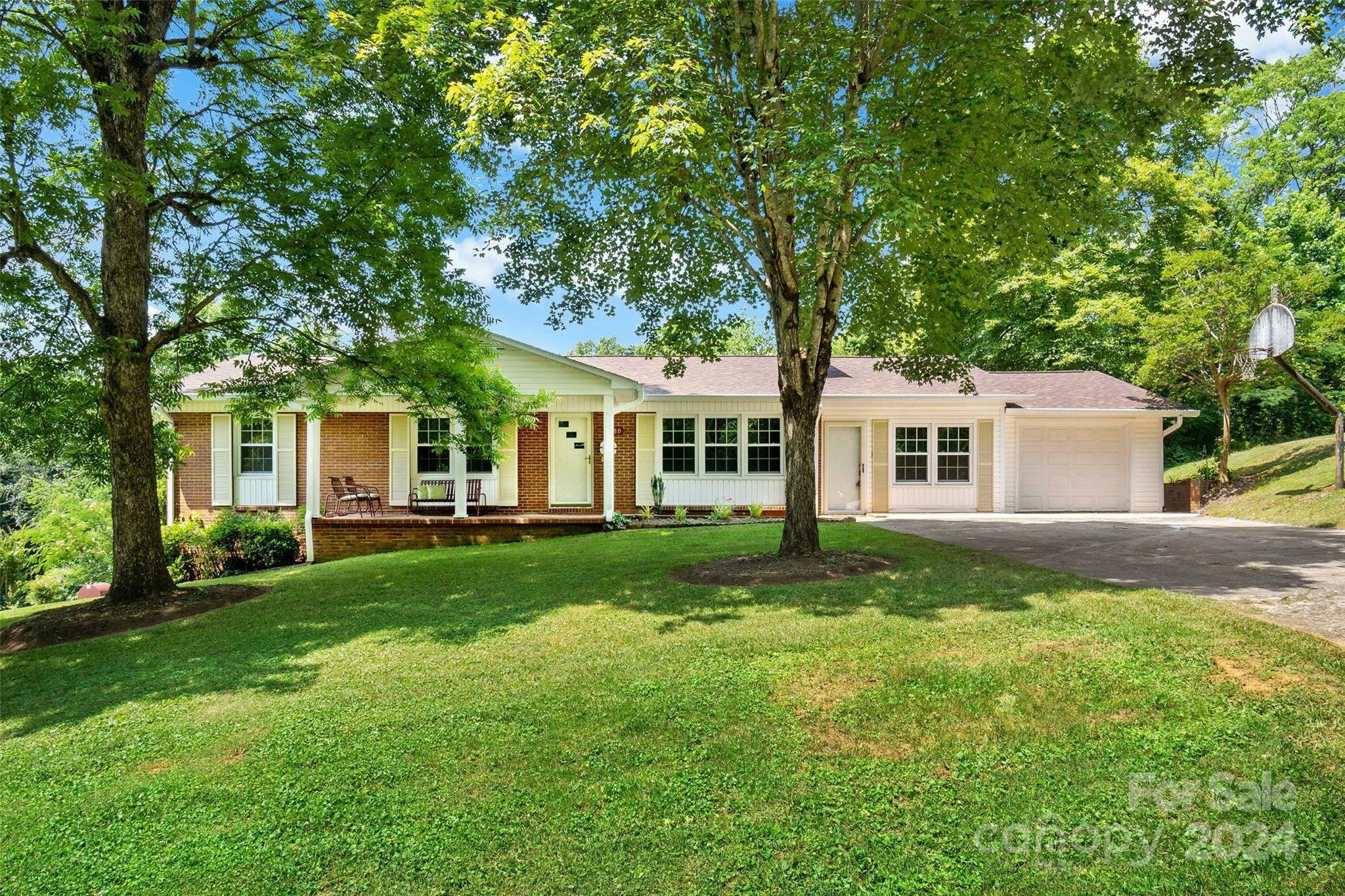 Property Photo:  780 Forest Hill Drive  NC 28752 