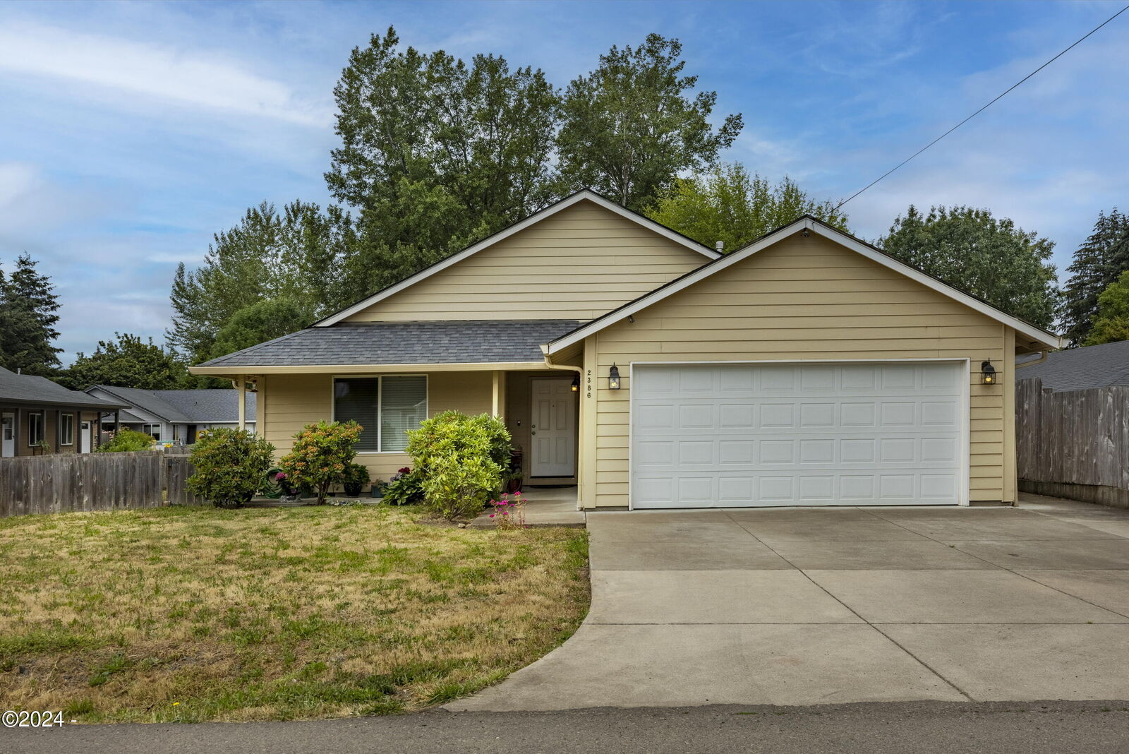 Property Photo:  2386 E Irwin Way  OR 97402 