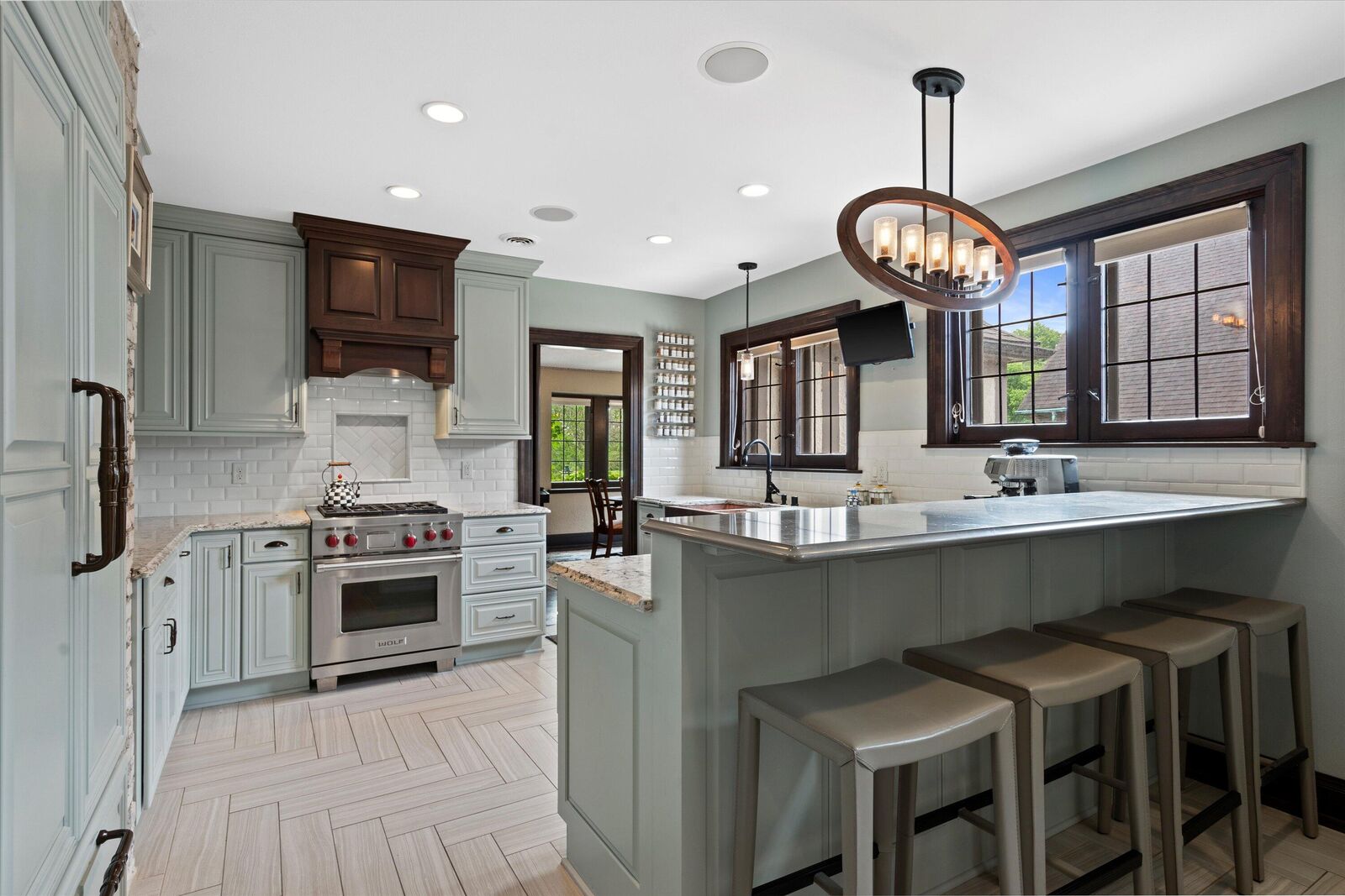 Property Photo: 2913 N Lake Dr WI 53211