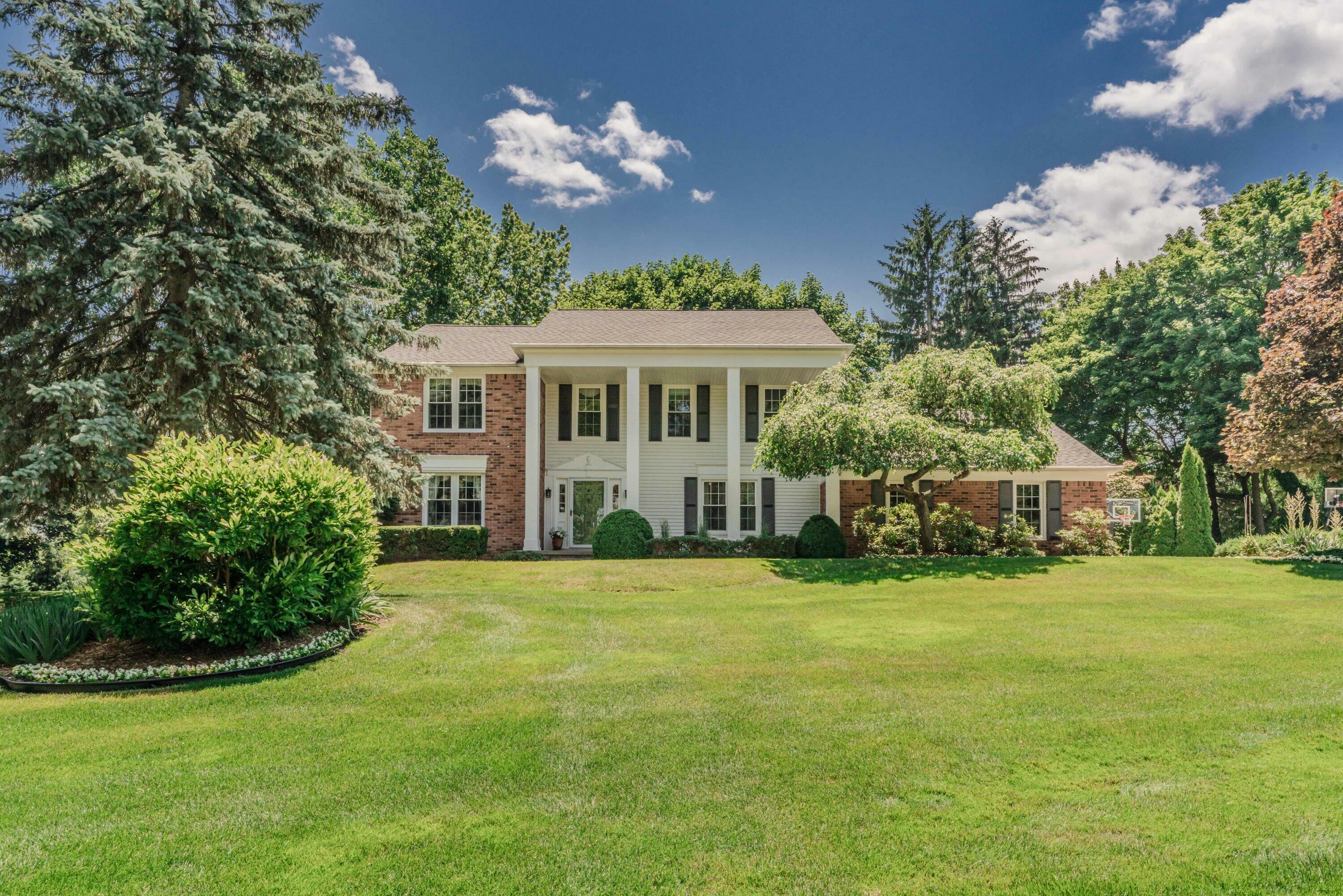 Property Photo:  746 Great Oaks Drive  MI 48304 