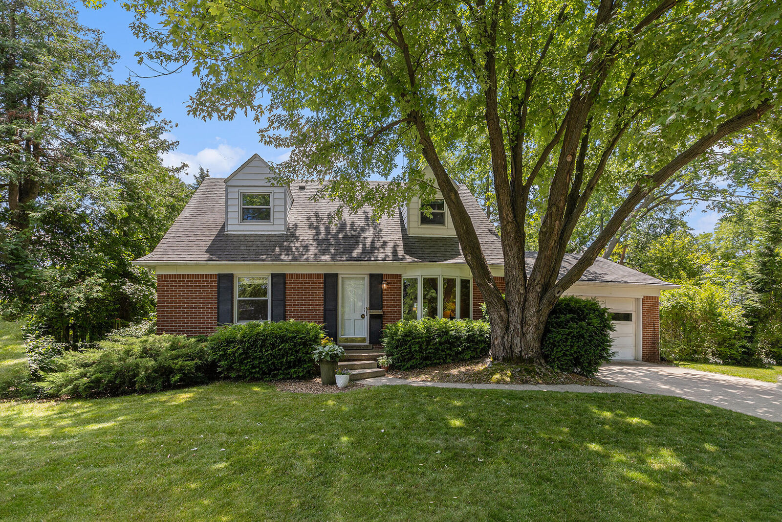 Property Photo:  2666 Essex Road  MI 48104 