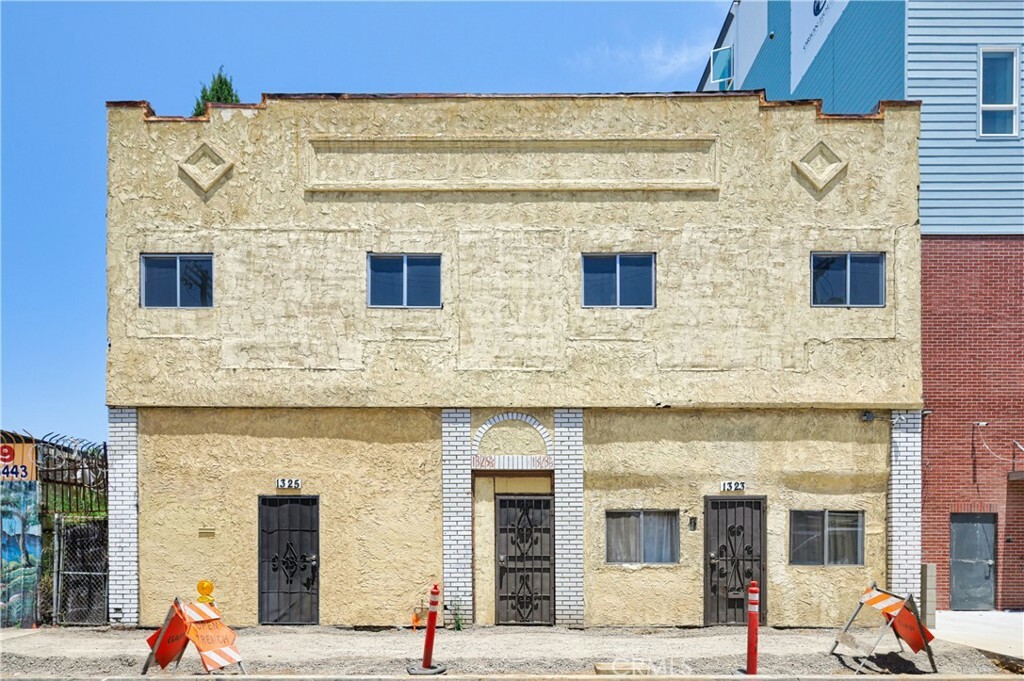 Property Photo: 1323 W Jefferson Boulevard CA 90007