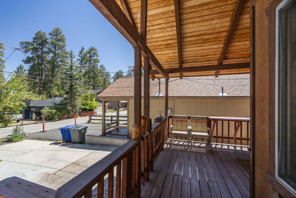 Property Photo:  40137 Mahanoy Lane  CA 92315 