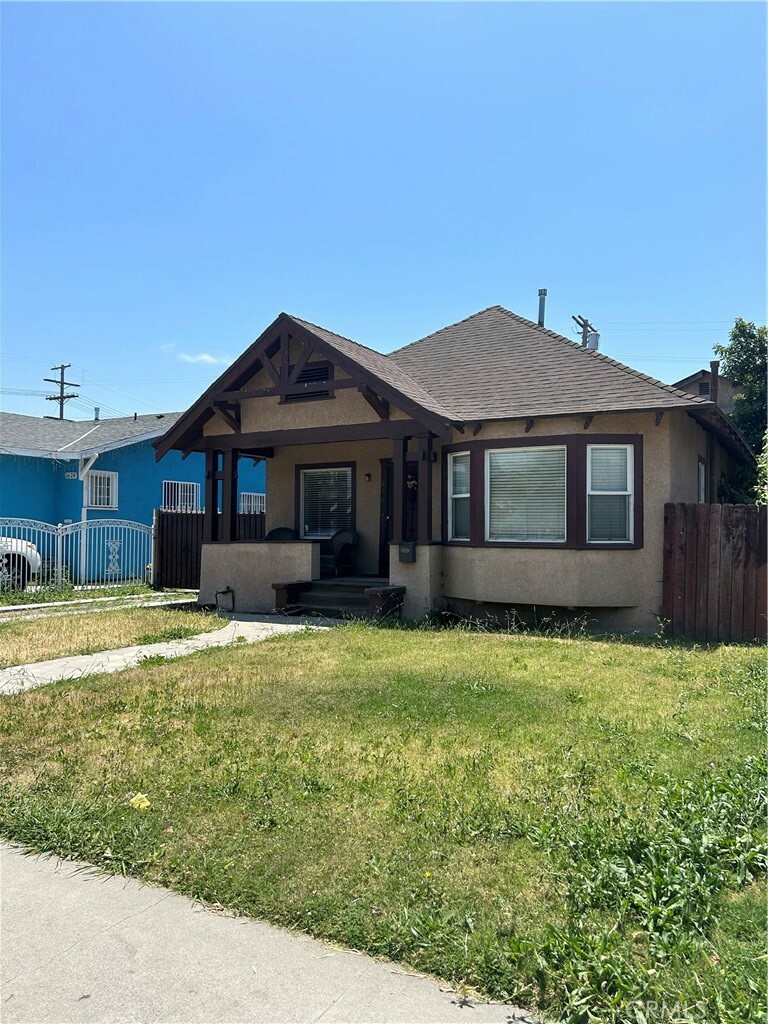 Property Photo:  1630 W 54th St  CA 90062 