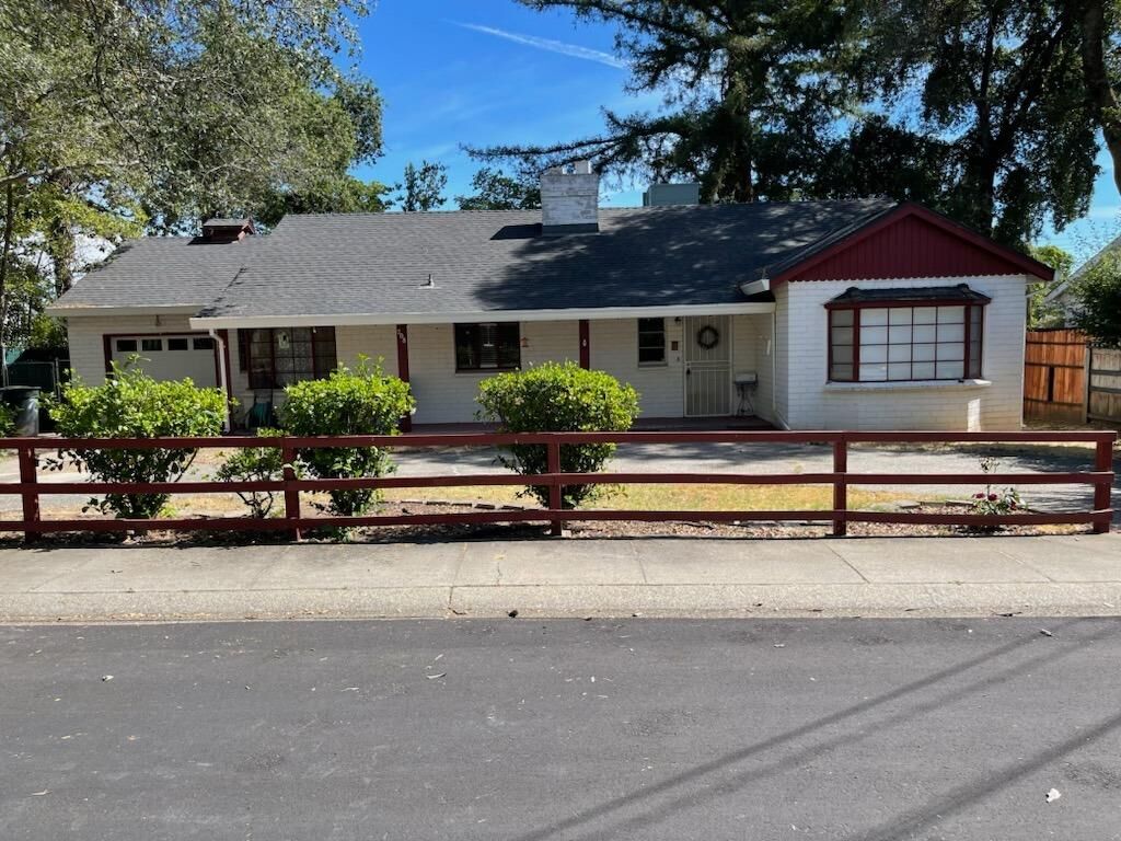 Property Photo: 708 Hillcrest Avenue CA 95678