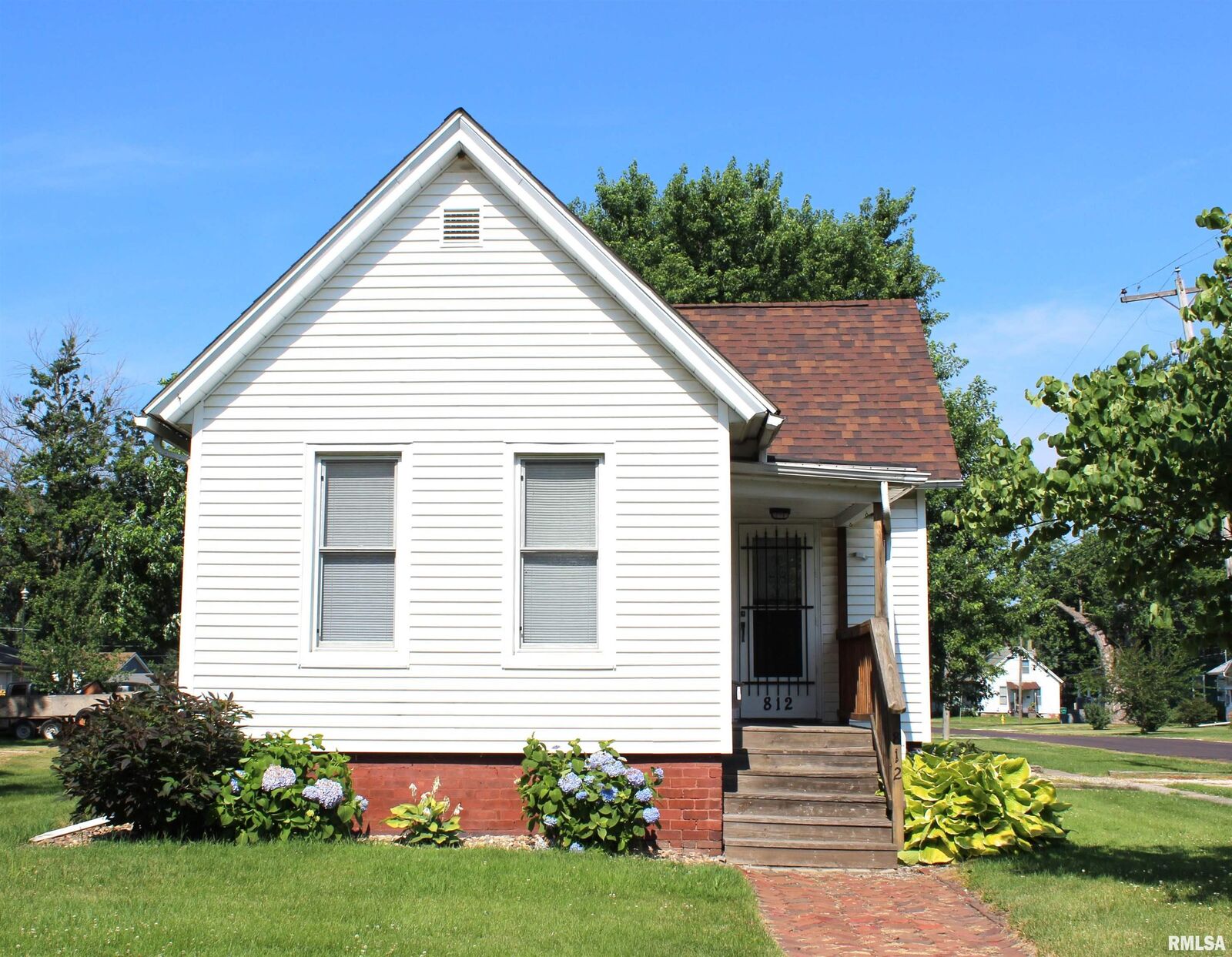 Property Photo: 812 S Academy Street IL 61401