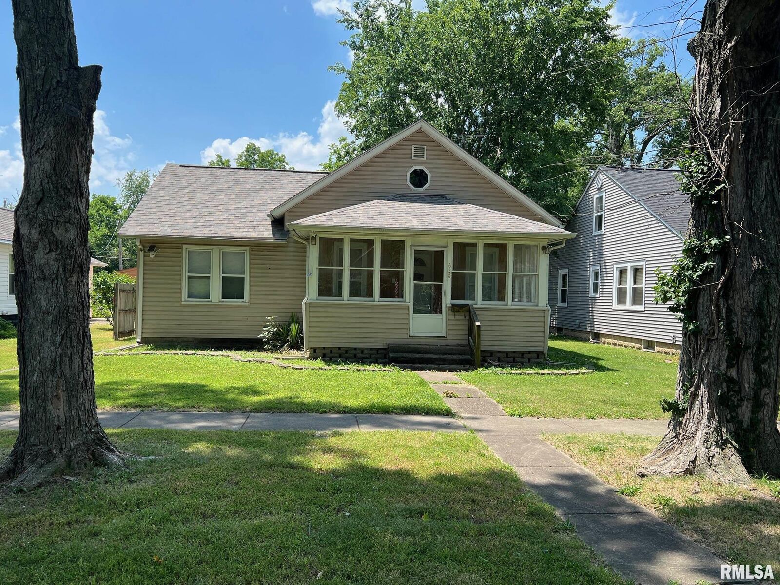Property Photo:  628 S Sycamore Street  IL 62801 