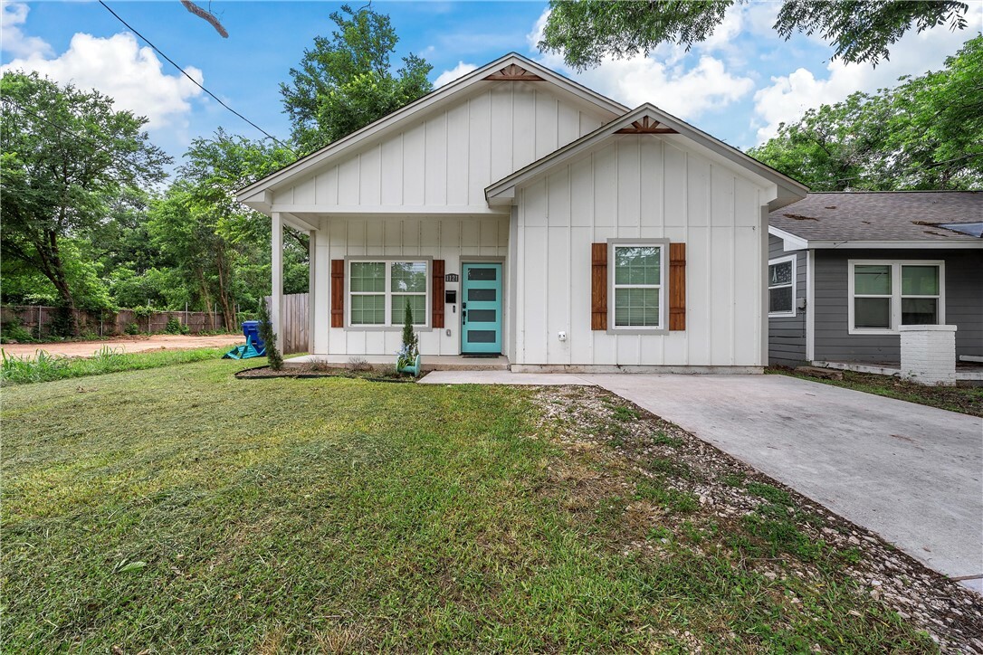 Property Photo:  1121 Brook Avenue  TX 76708 