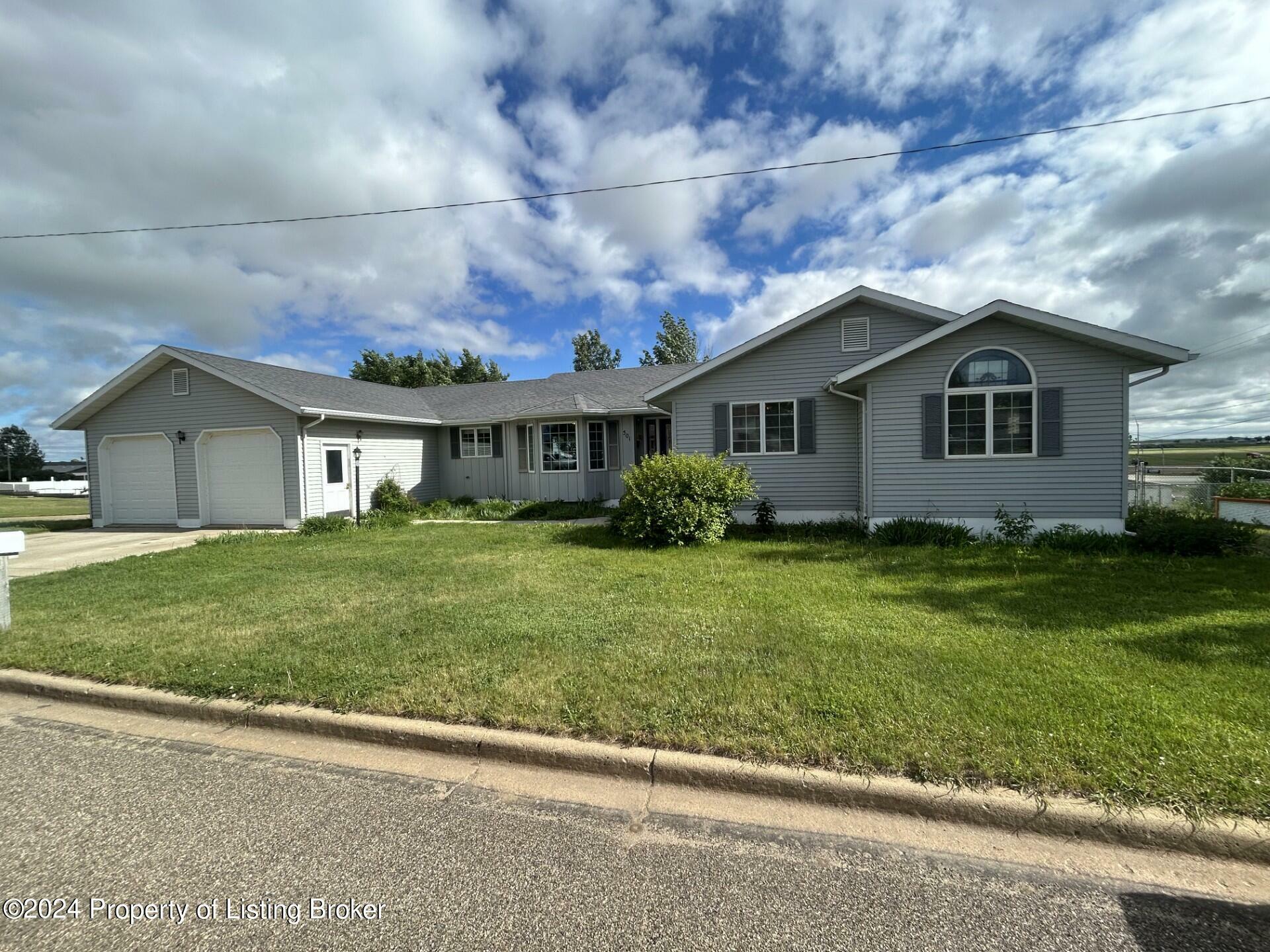 Property Photo:  501 4th Street SW  ND 58623 