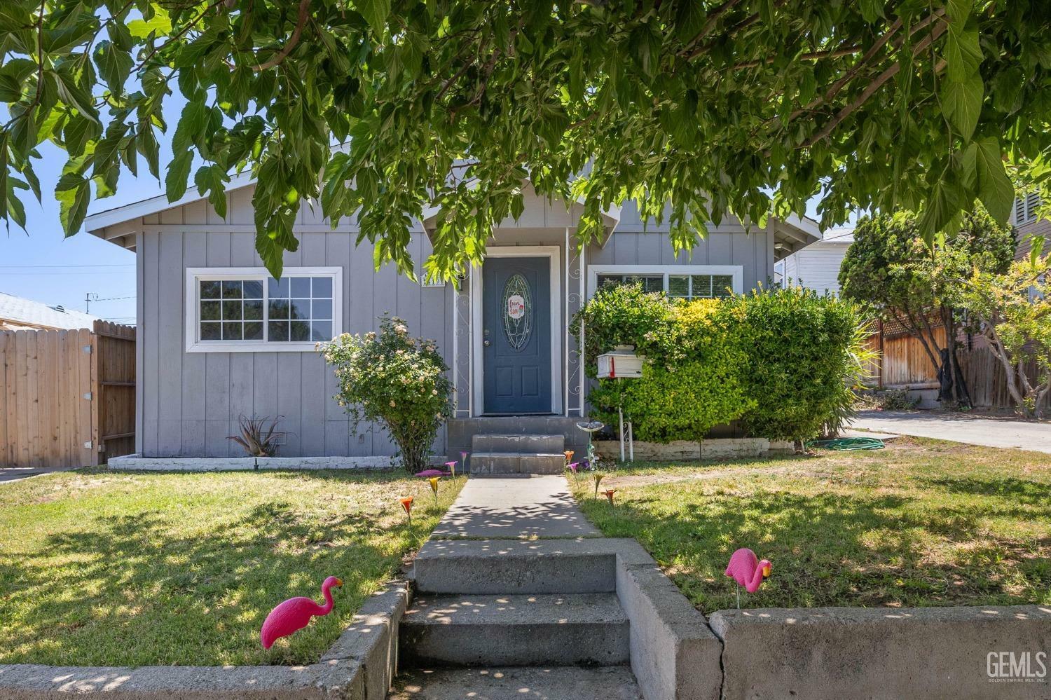 Property Photo:  419 D Street  CA 93268 