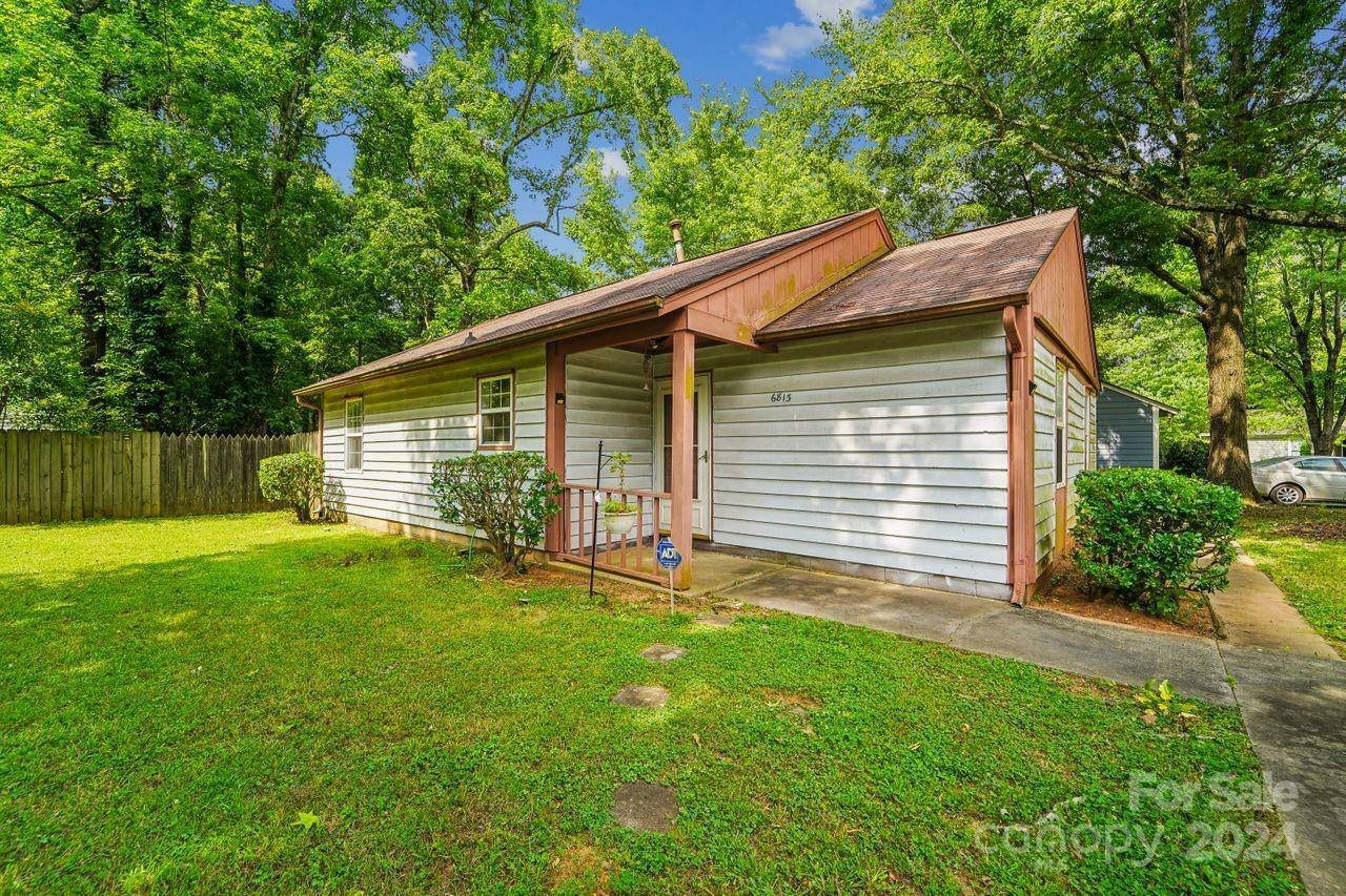 Property Photo:  6813 N Ridge Court  NC 28215 