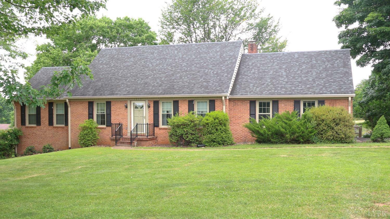 Property Photo:  1717 Oakwood Street  VA 24523 