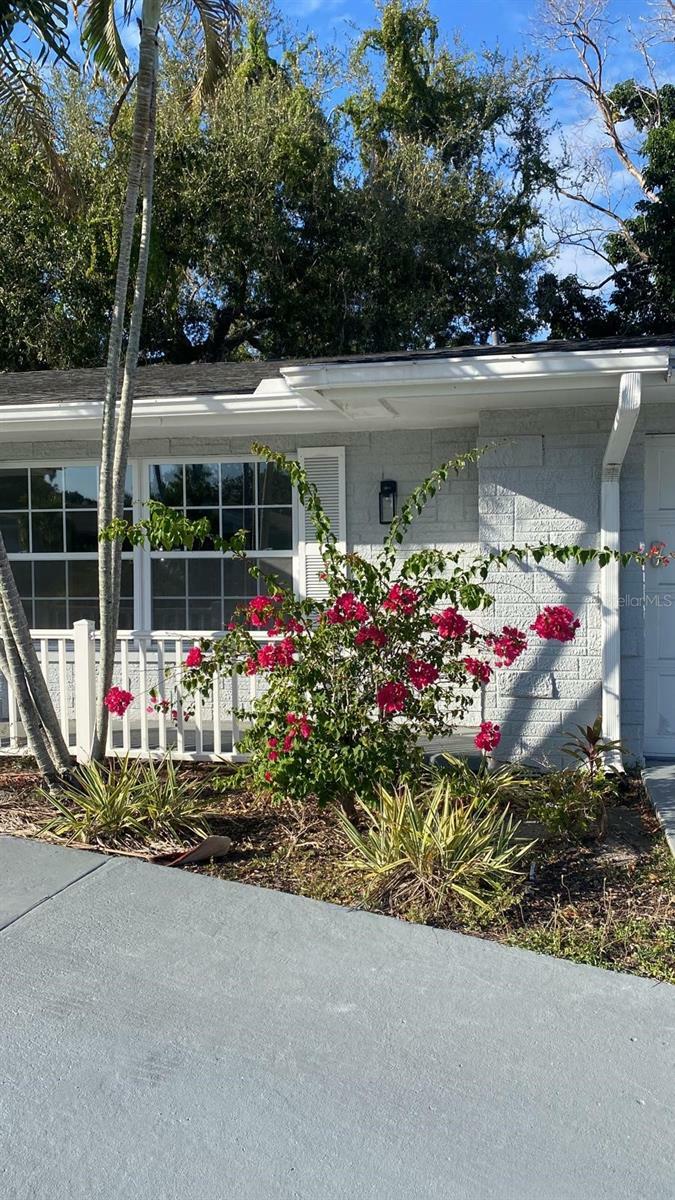 Property Photo:  4747 McGregor Boulevard  FL 33901 