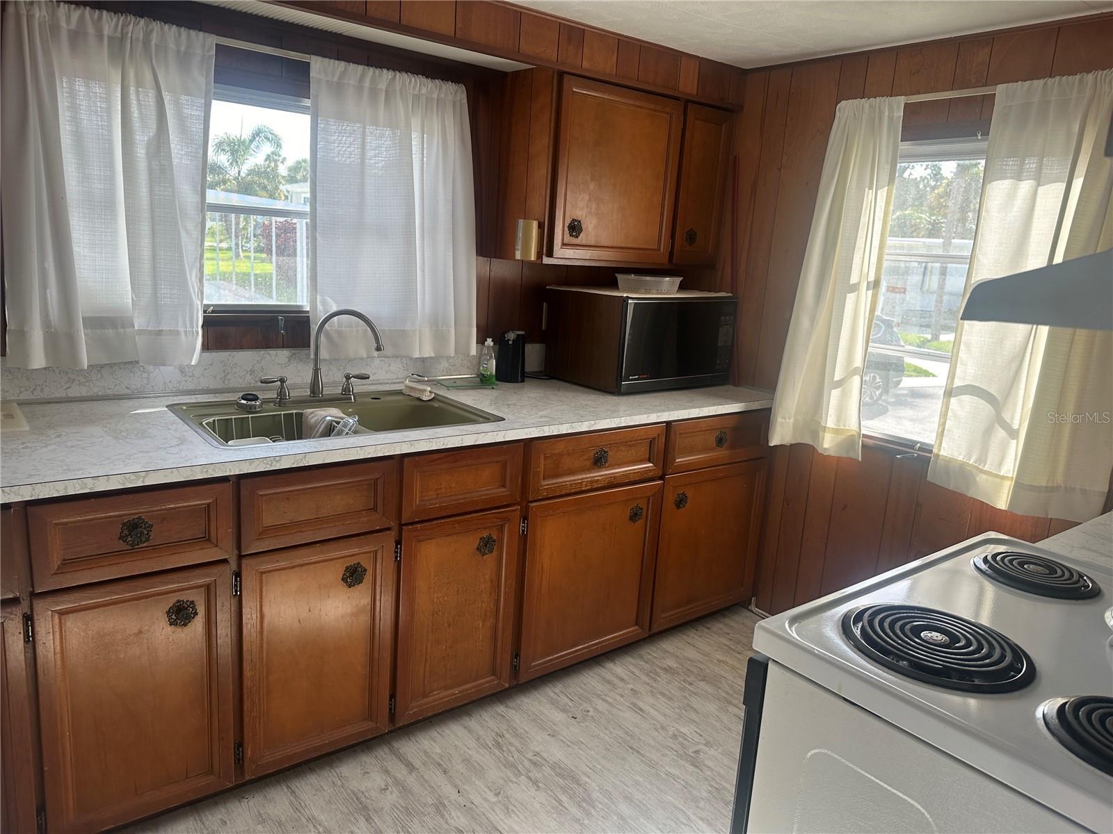 Property Photo: 630 Gloriosa Drive FL 34293