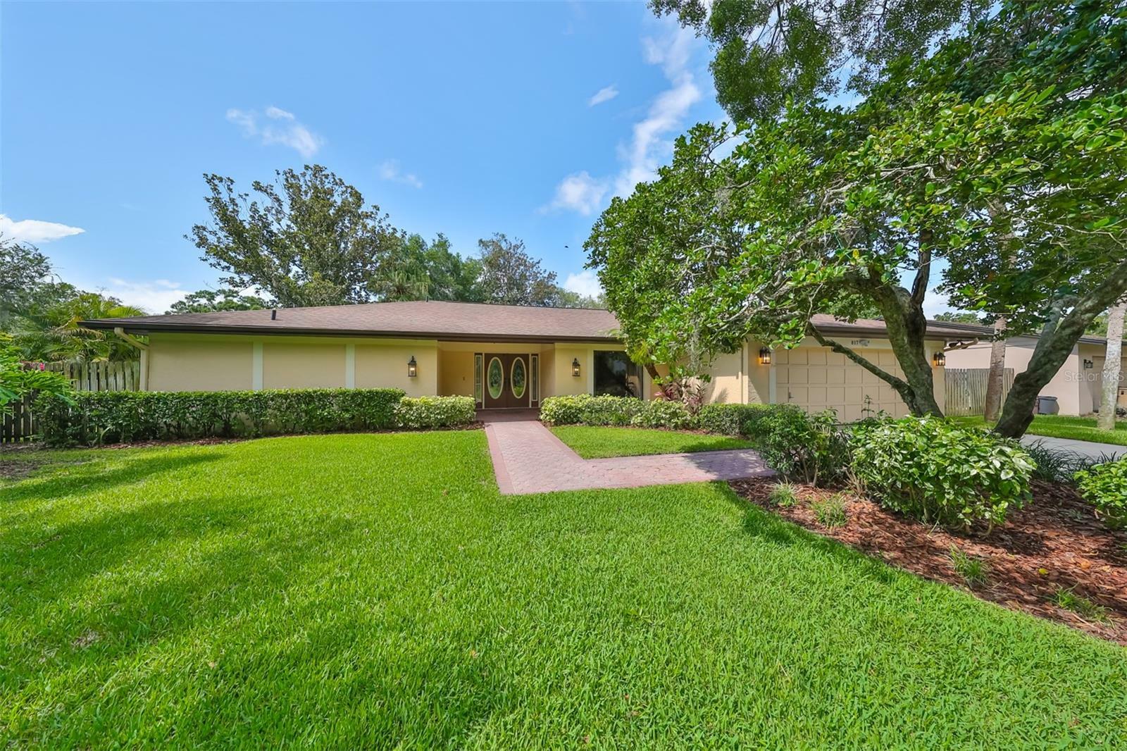 Property Photo:  817 Bannockburn Avenue  FL 33617 