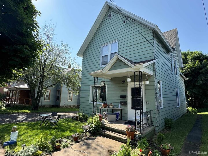 223 W Ohio Street  Marquette MI 49855 photo