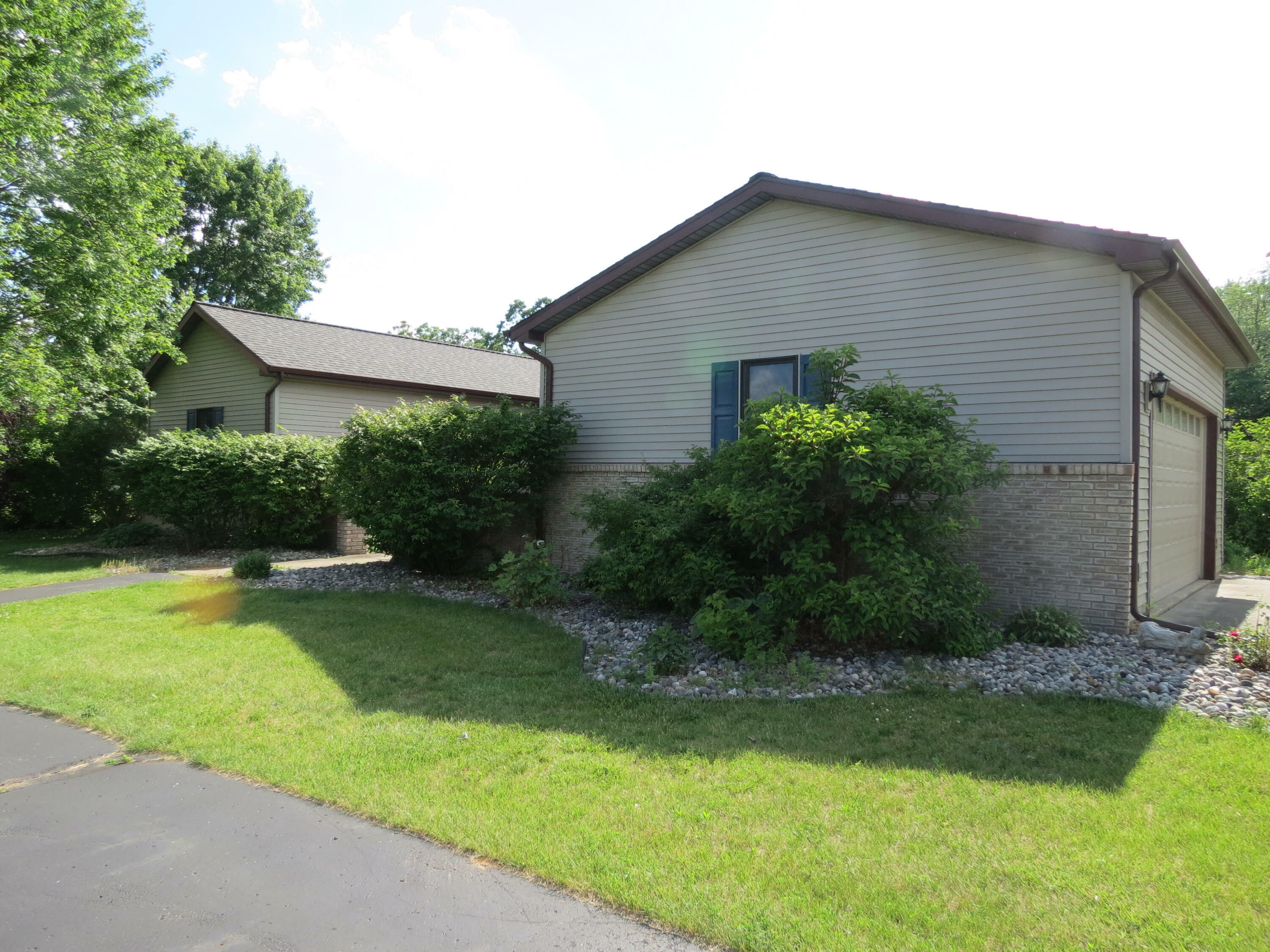 Property Photo:  14190 Elm Row Lane  MI 49224 