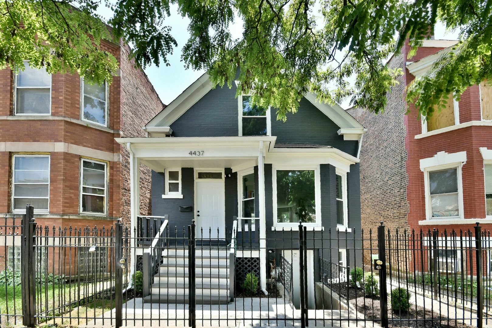 Property Photo:  4437 W Monroe Street  IL 60624 