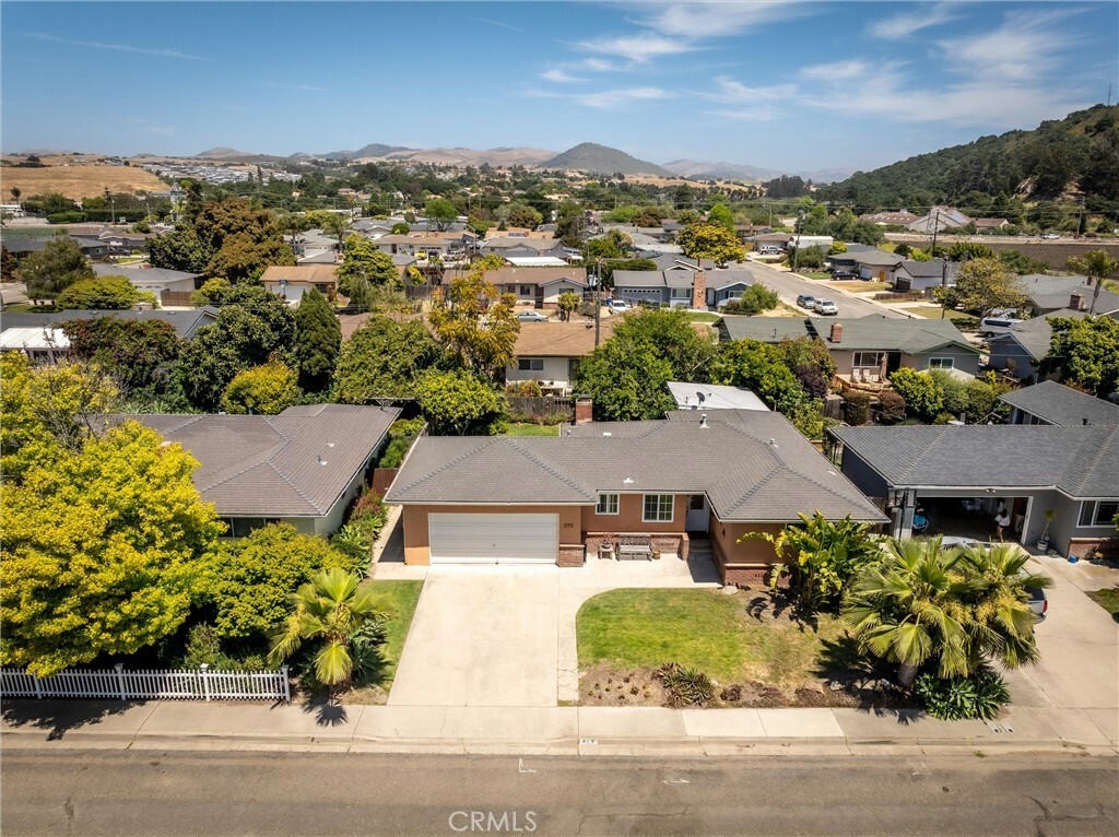 Property Photo:  819 Turquoise Drive  CA 93420 