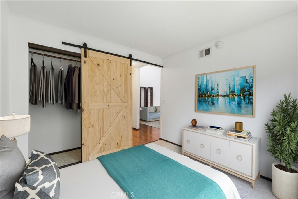 Property Photo: 4633 Ben Avenue 8 CA 91607